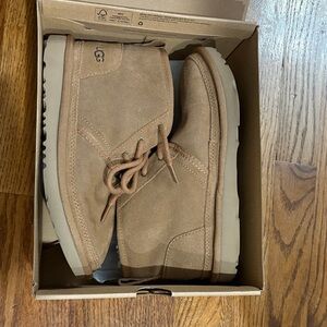 UGG kids Nuemel II size 4 with box worn once